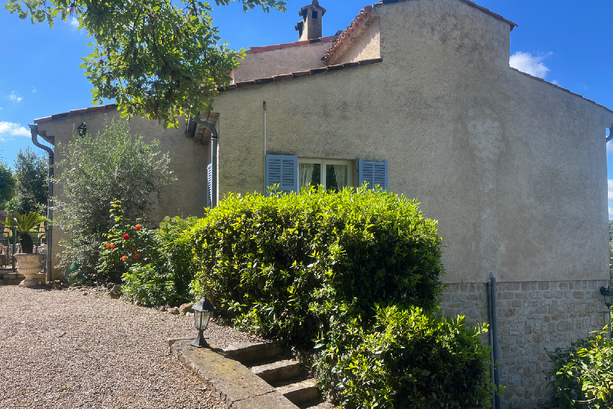 House seen from driveway
