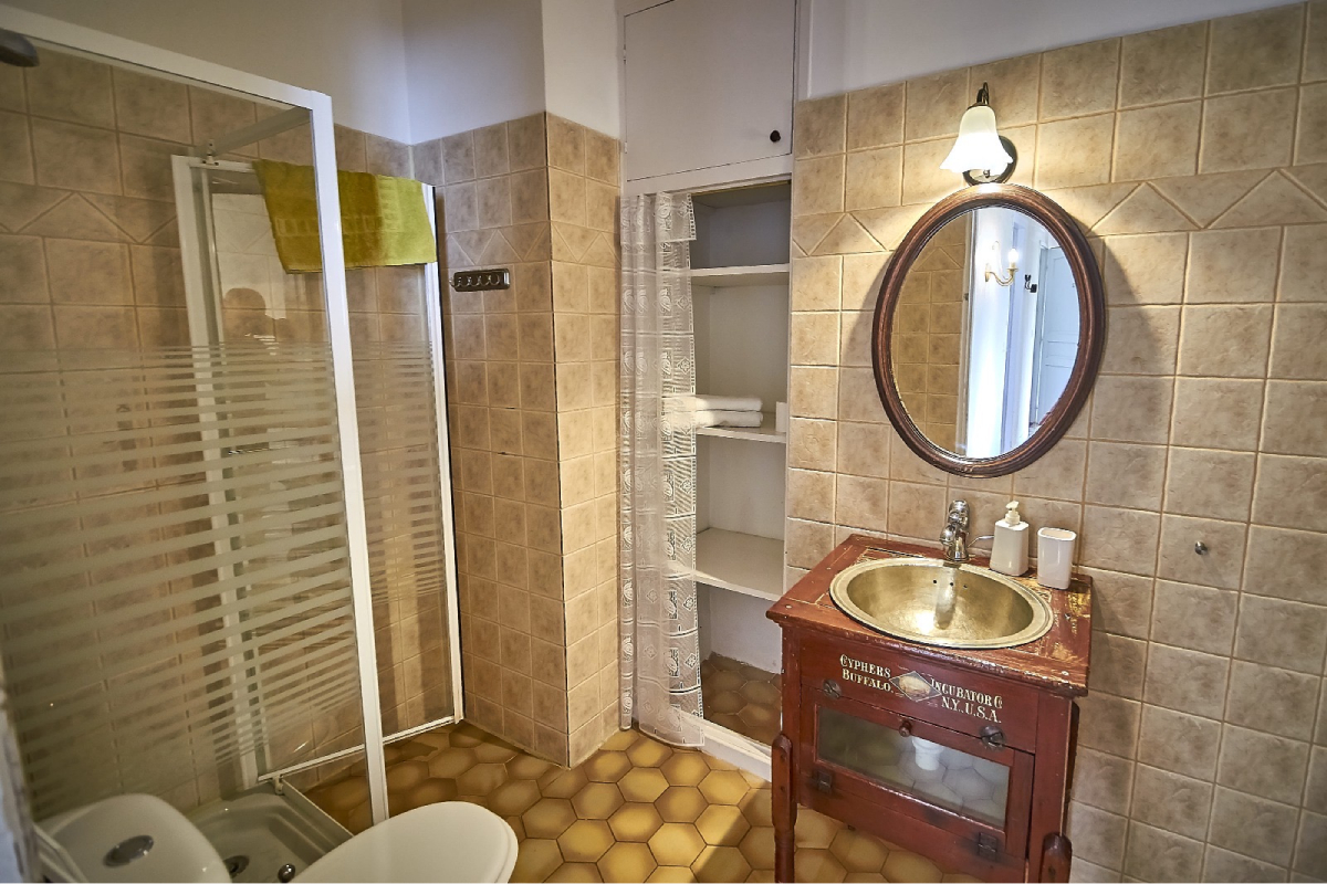 Apartment 2 bathroom