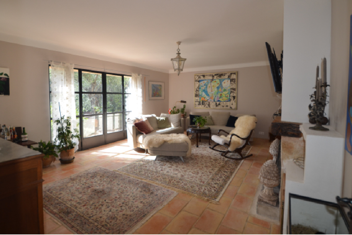Main living room with fireplace