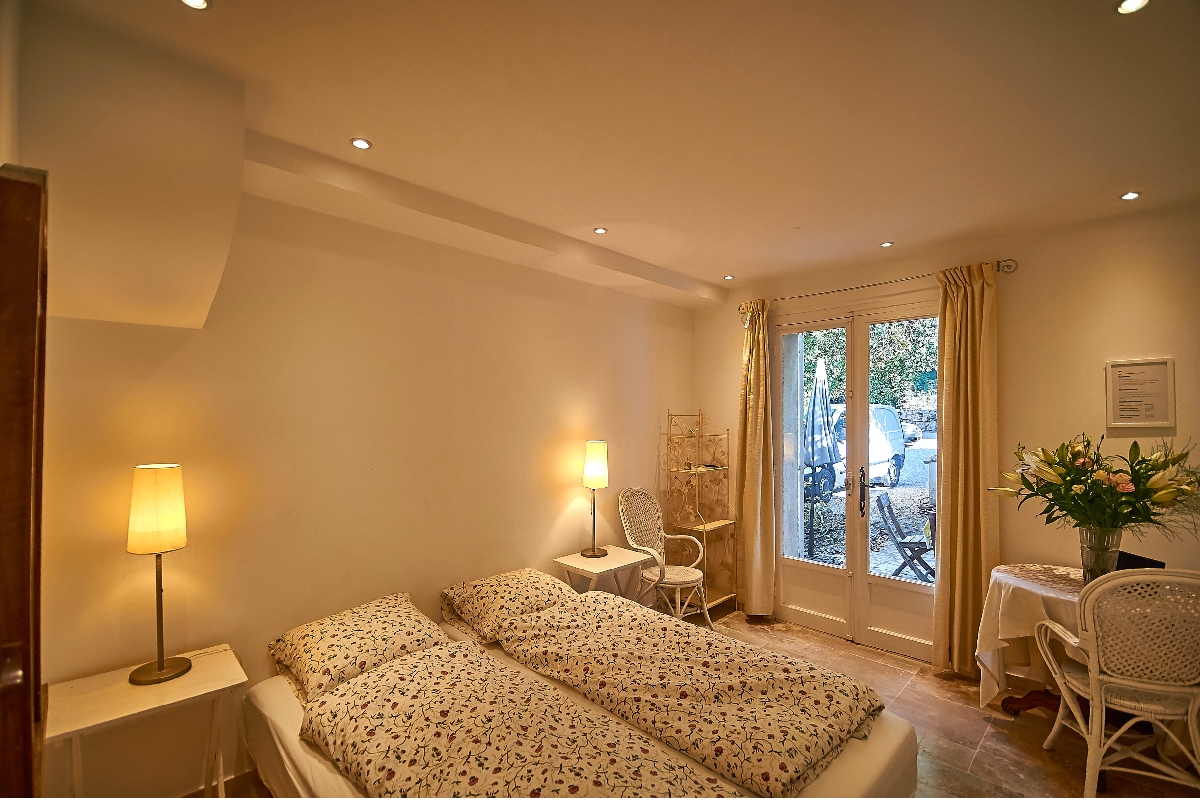 Guest bedroom with bbq-terrace and bathroom