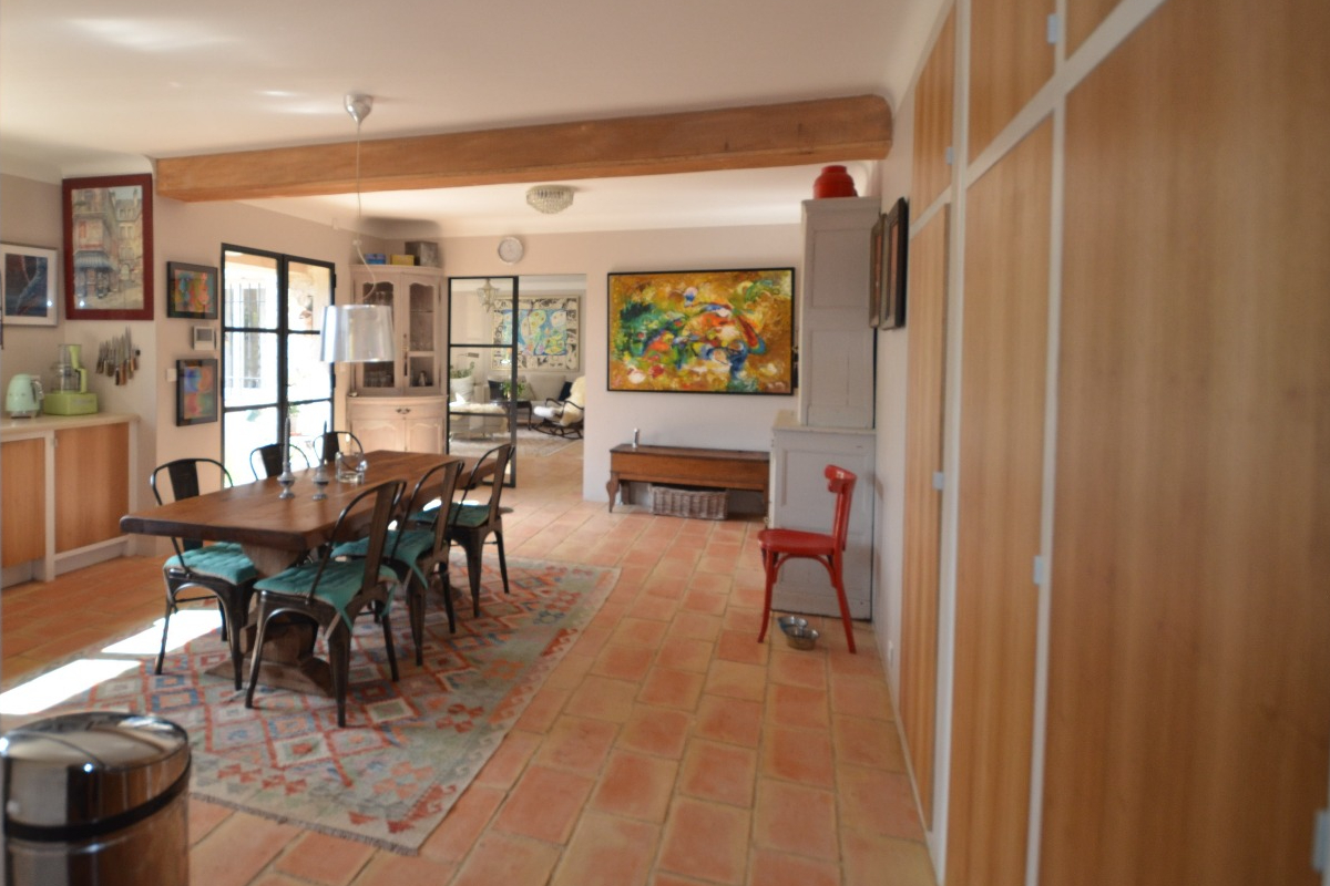 Open layout kitchen and dining room