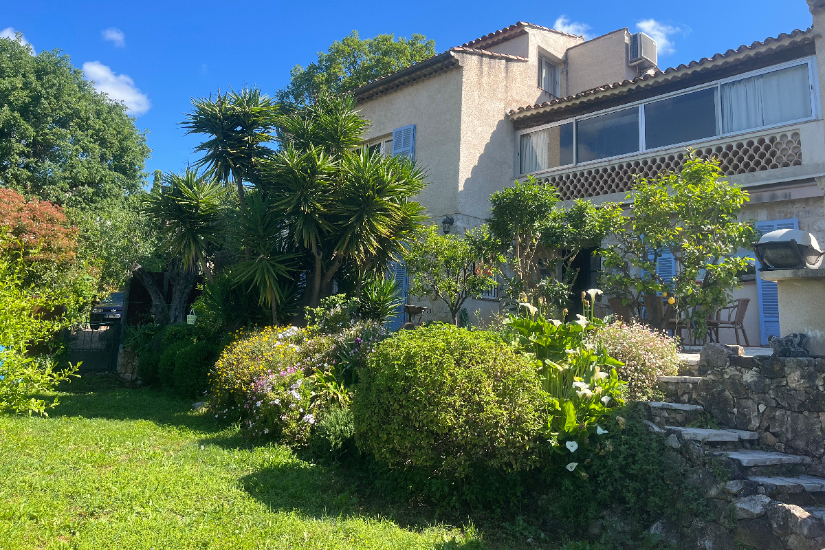 Mediterranean garden with flowers