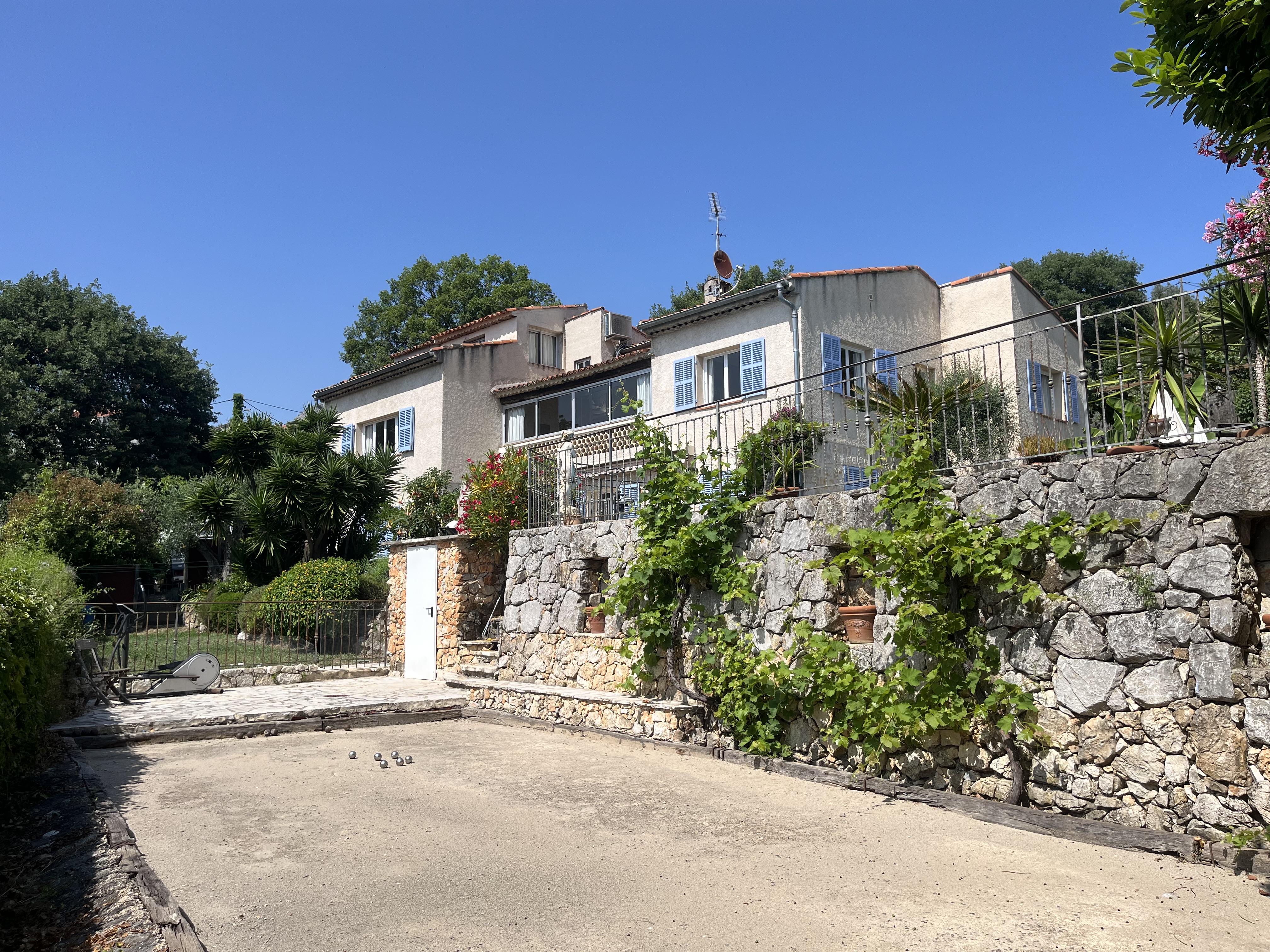 Provençal villa with panoramic views